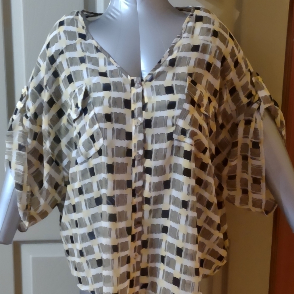 Quintessential Size Medium woman blouse shirt top